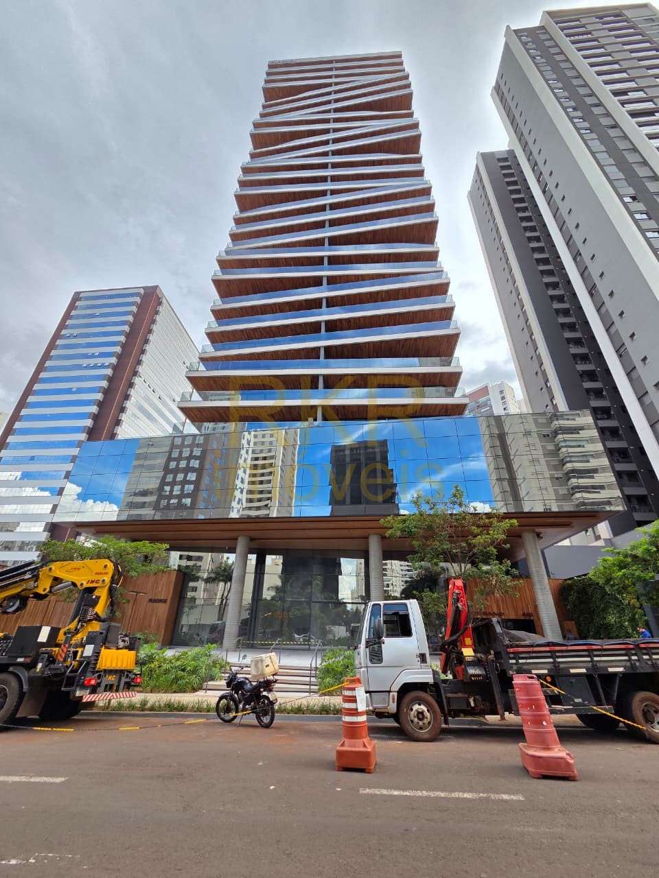 Apartamento 4 quartos para Venda no bairro Gleba Fazenda Palhano em Londrina