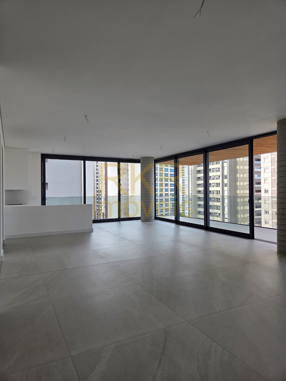 Apartamento 4 quartos para Venda no bairro Gleba Fazenda Palhano em Londrina